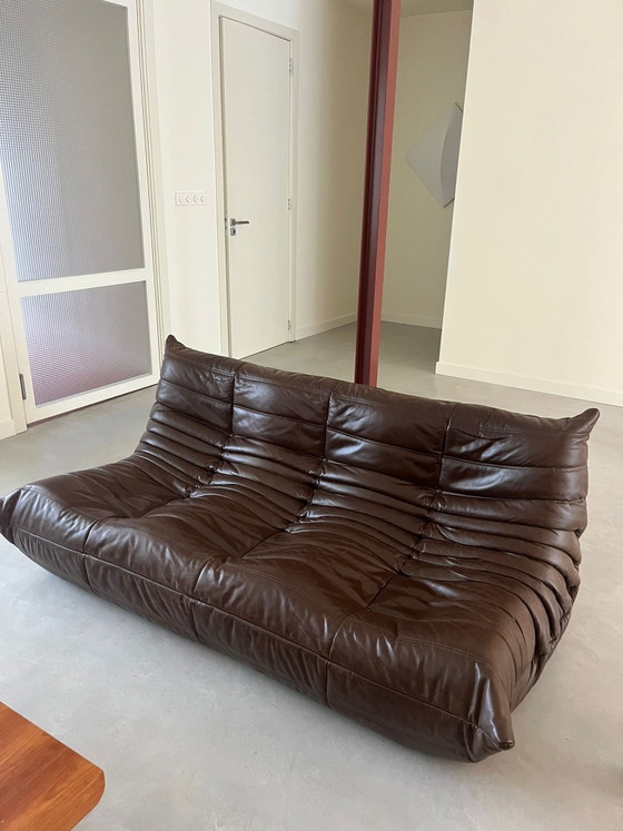Original Ligne Roset Togo 3-Seater – Dark Brown Leather – 3-5 seaters (photo 2 of 4)