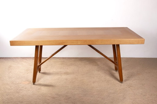 Gran mesa de comedor extensible de roble, diseñada por Guillermo y Chambron para Votre Maison en 1960.