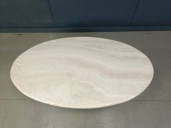 Image 1 of Table basse ovale en travertin, 1970