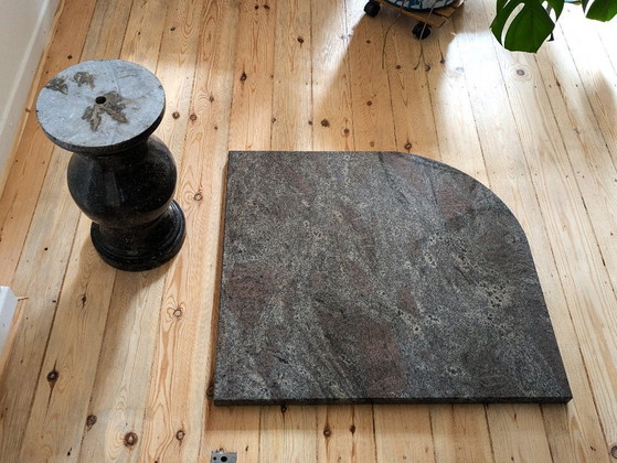 Image 1 of Table d'angle en granit Paradiso