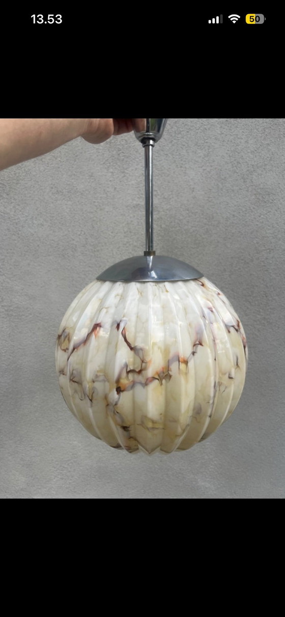 Lampada a sospensione Art Déco vintage in vetro marmorizzato – Anni '30 – Lampade a sospensione, Metallo (photo 3 of 6)