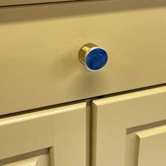 Image 1 of Mädchenkleiderschrank neu gestalten, ockergelb & neuer Kleiderschrank mit Knöpfen