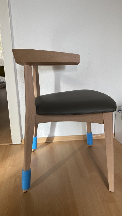Andreu World Carola chair