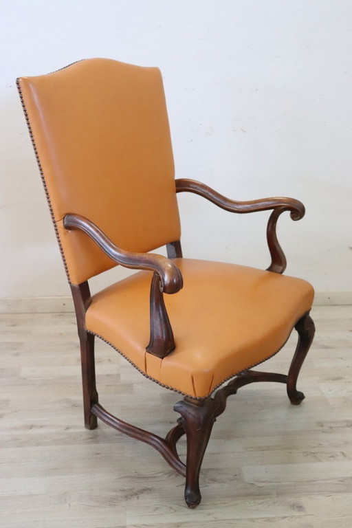 Fauteuil ancien en noyer, Italie fin du 19ème siècle