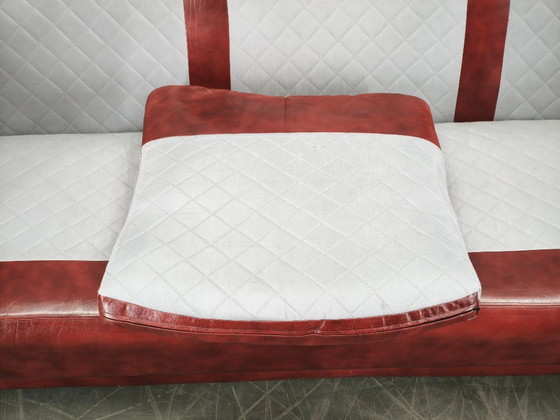 Divano tre posti in pelle rossa danese moderno anni '70, design scandinavo, Divani 3 posti, Legno, Rosso (foto 4 di 15)