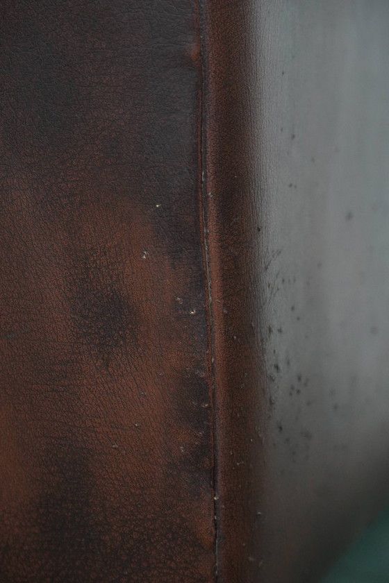 Image 1 of Canapé Chesterfield vintage 2 places en cuir de vachette marron foncé, de style anglais