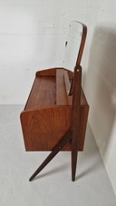 Elegante toletta o scrivania dal design danese.