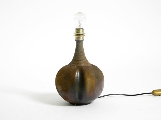 Image 1 of Bellissima lampada da tavolo in ceramica degli anni '60 con paralume in tessuto originale