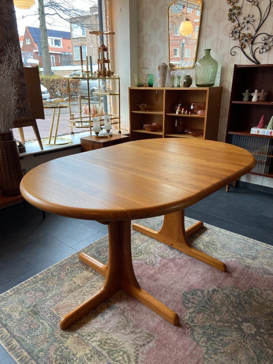 Image 1 of Vintage Danish extendable dining table made of solid teak wood