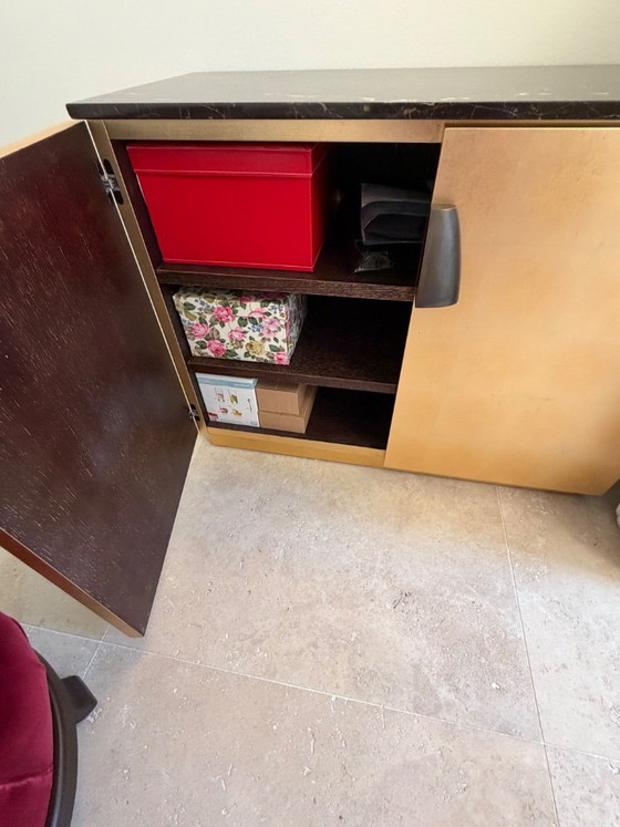 Image 1 of Cassettiera/Comò in foglia d'oro con piano in marmo Saint Laurent