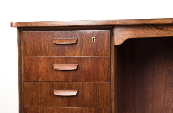 Image 1 of Bureau Danois ovale en palissandre par Gunni Omann 1960.
