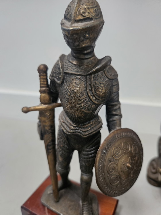 Image 1 of Horloge Chevalier avec statues de chevaliers assorties