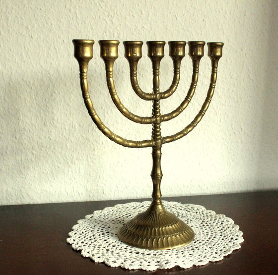 Image 1 of Grote messing menora - jaren 1950