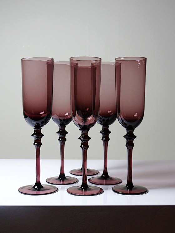 Image 1 of Lot de 6 grandes flûtes à Champagne vintages 70-80's verre soufflé violine