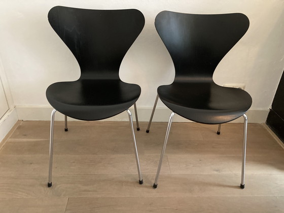 Image 1 of Tafel y stoelen Fritz Hansen y Arne Jacobsen, modelo Superellipse en vlinderstoelen
