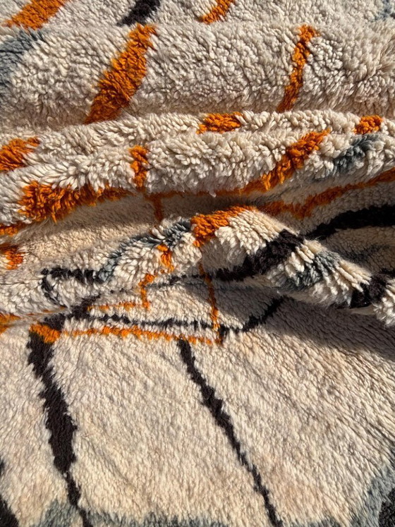Image 1 of Marokkaans Azilal wollen tapijt 200x350 cm – Handgeweven Berber tapijt