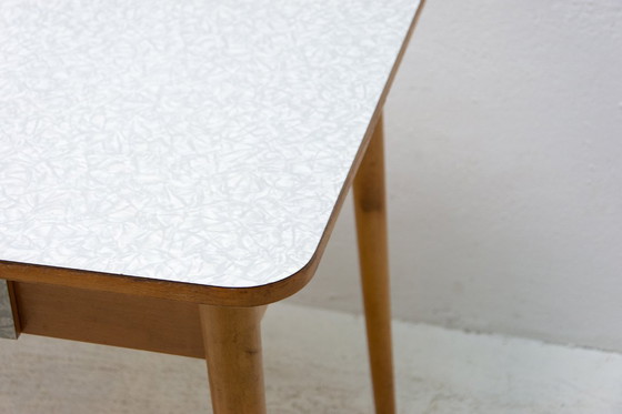 Image 1 of Table centrale en formica et bois du milieu du siècle, Tchécoslovaquie, années 1960