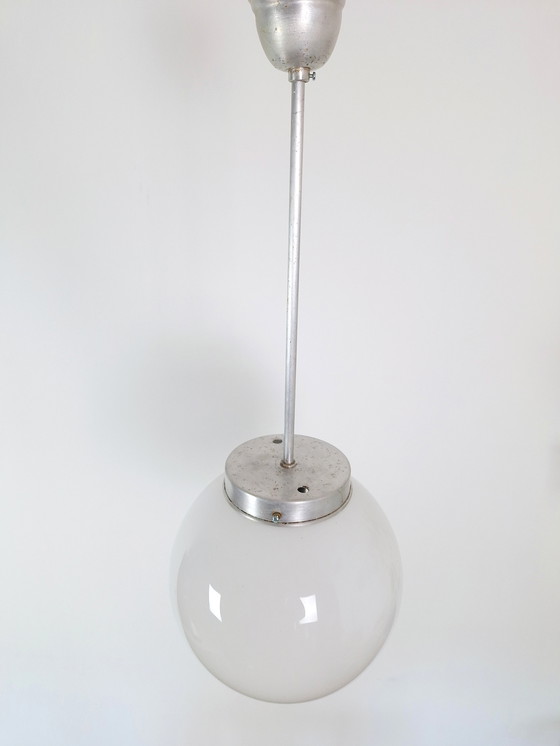 Image 1 of Lampe pendante vintage Globe Opaline, plafonnier de style Bauhaus