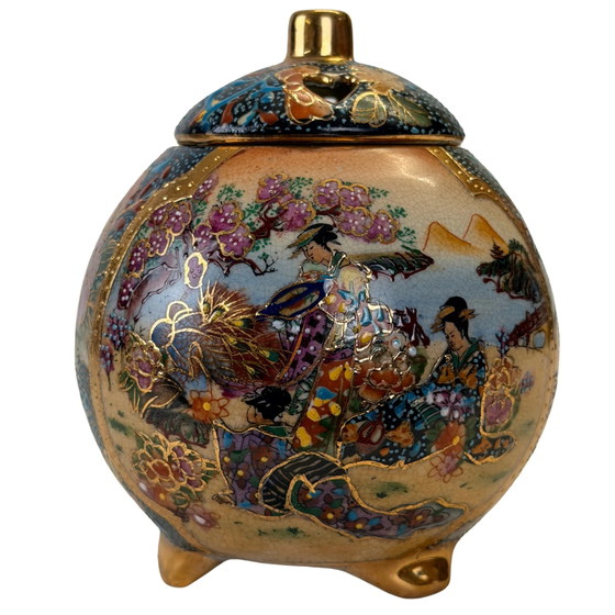 Chinese Satsuma-style Porcelain Koro with Geisha Decoration - circa – Decorative Objects, Gold (photo 7 of 10)
