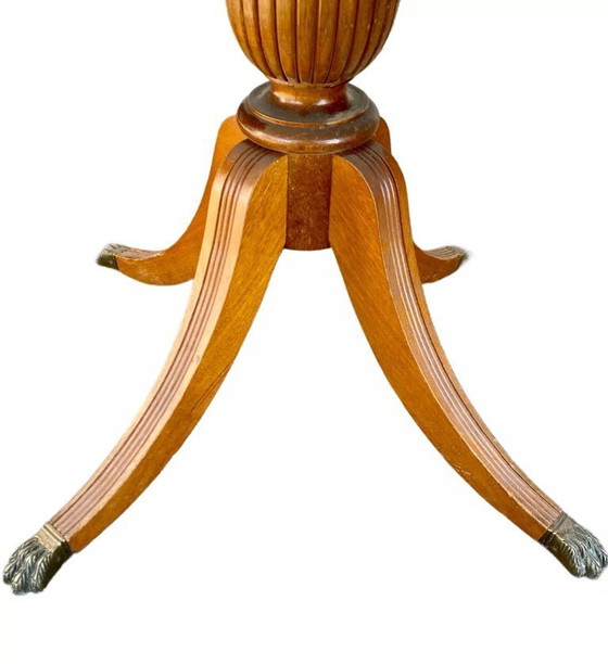 Image 1 of Round mahogany table with English-style leather top