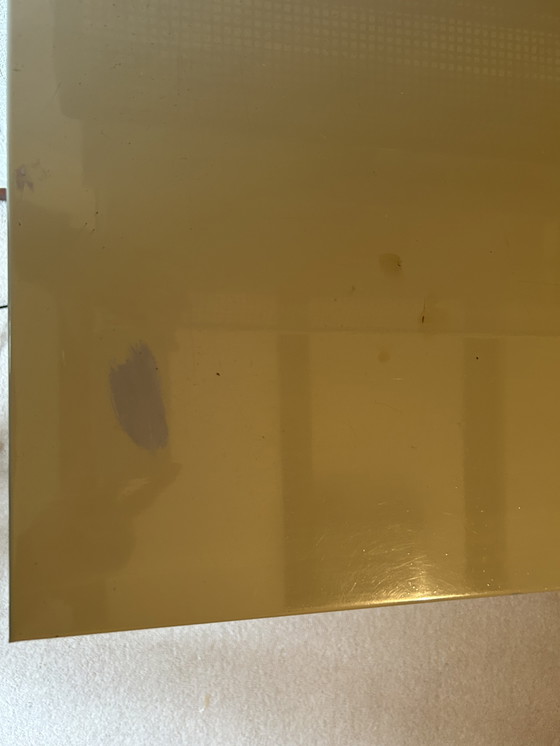 Image 1 of Das Bild zeigt einen Pilastro-Wandschrank, einen Entwurf von Tjerk Reijenga aus den 1950er Jahren, vor einer Backsteinwand.