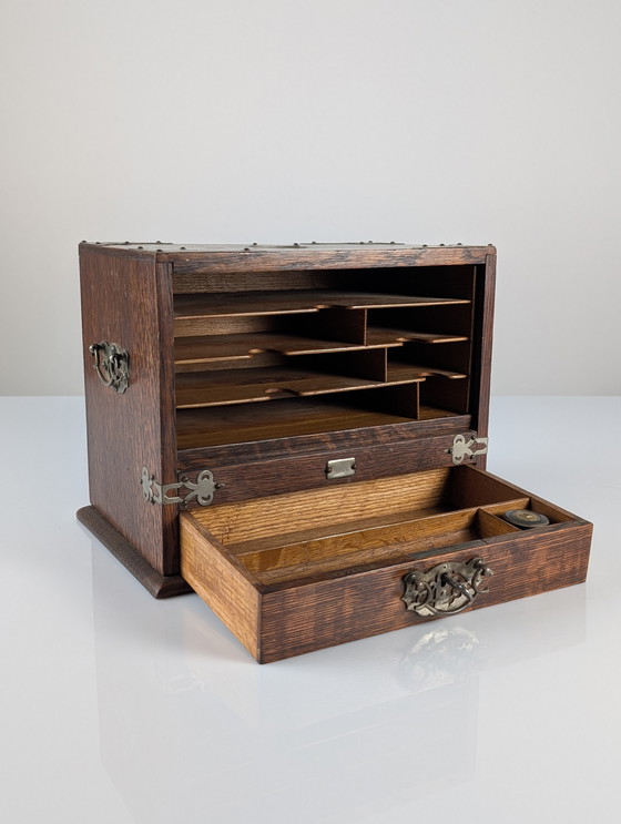 Image 1 of Mobiletto da scrittura vittoriano in quercia con tamburo automatico, XIX secolo