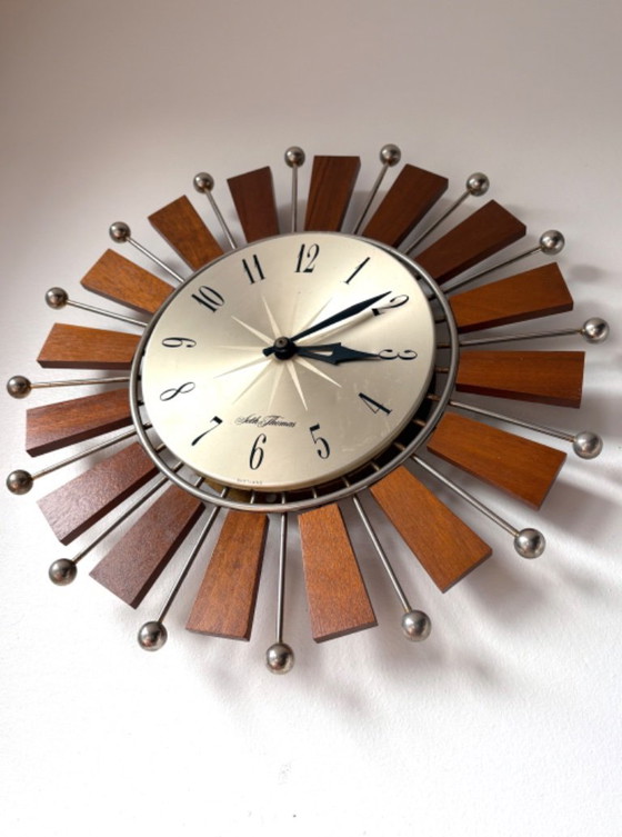 Beautiful vintage MCM Seth Thomas starburst sunburst wall clock 60s – Wood (photo 6 of 8)