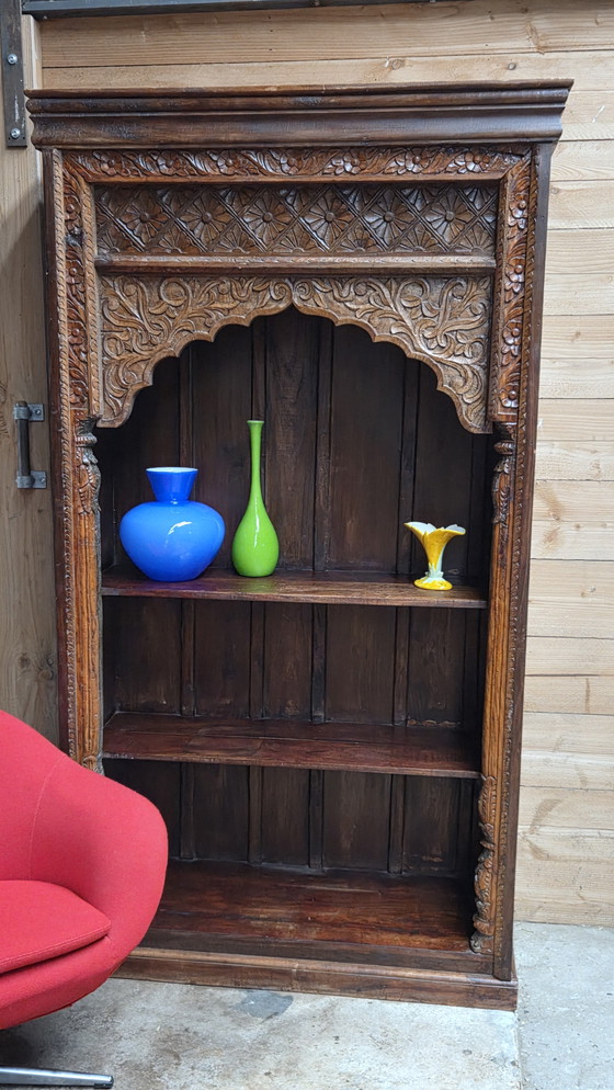 Image 1 of Armoire indienne ancienne en bois de manguier