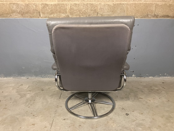 Image 1 of Sillón giratorio Cuero Cromo Escandinavo