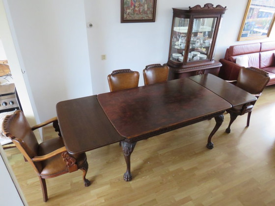 Image 1 of Table de salle à manger extensible en noyer avec 6 chaises