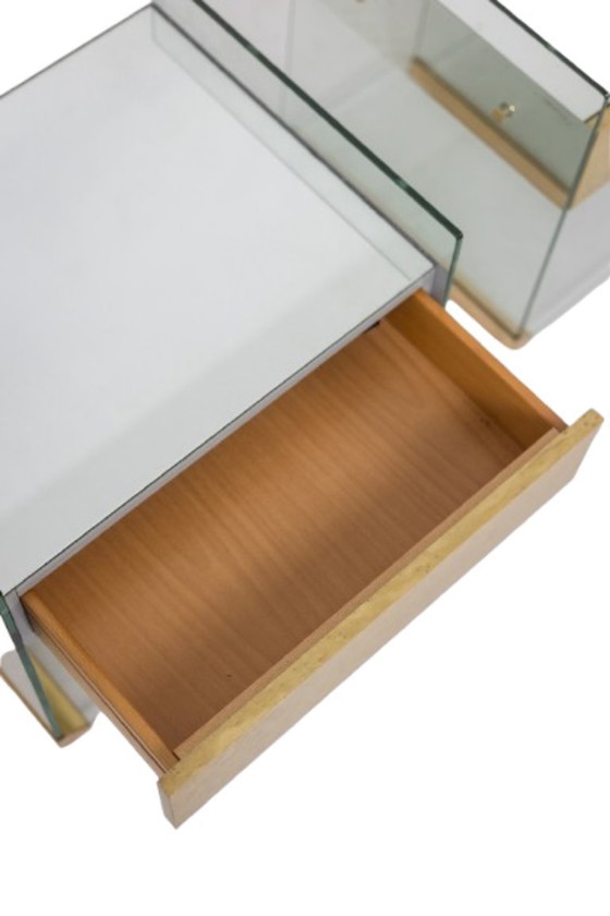 Image 1 of Ein Paar Nachttische oder Sofa-Enden aus Messing, Glas und Spiegel. 70er Jahre.