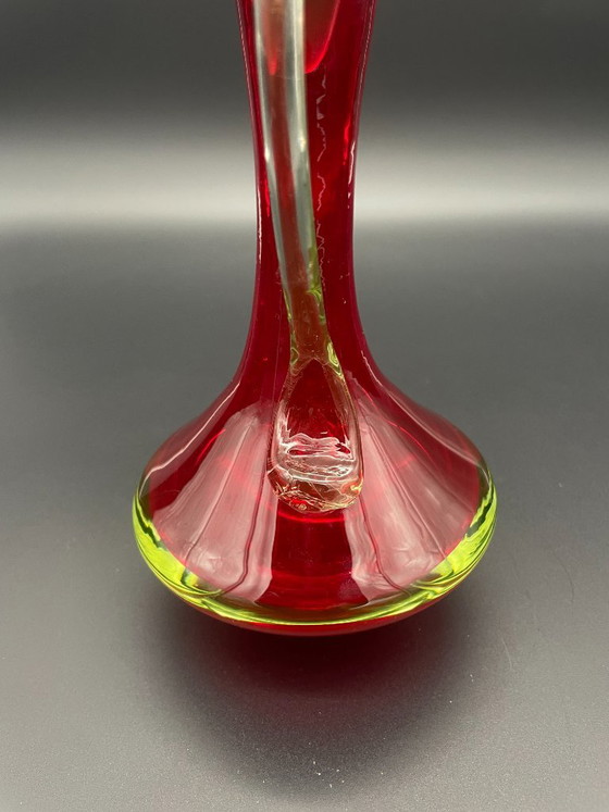 Vase Sommerso vintage à bec – verre rouge et verre à l'uranium – style Murano – Glass (photo 5 of 7)