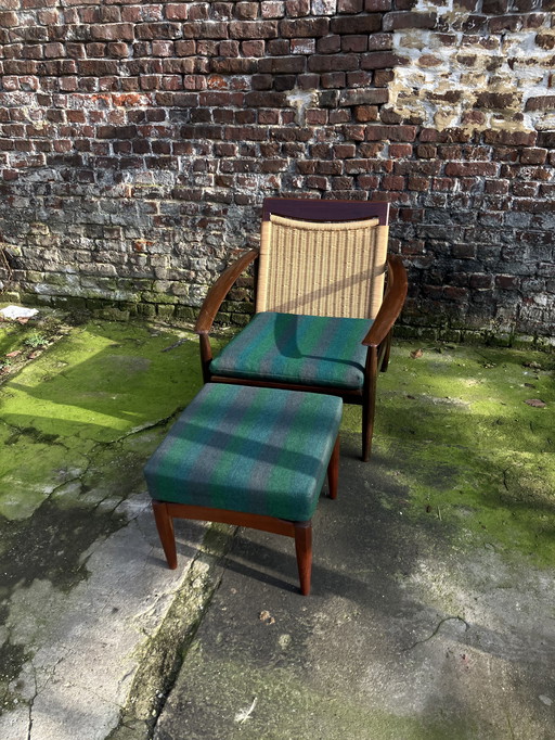 Mid Century Scandinavische Teakhouten Lounge Chair Met Rieten Rug Circa 1950s