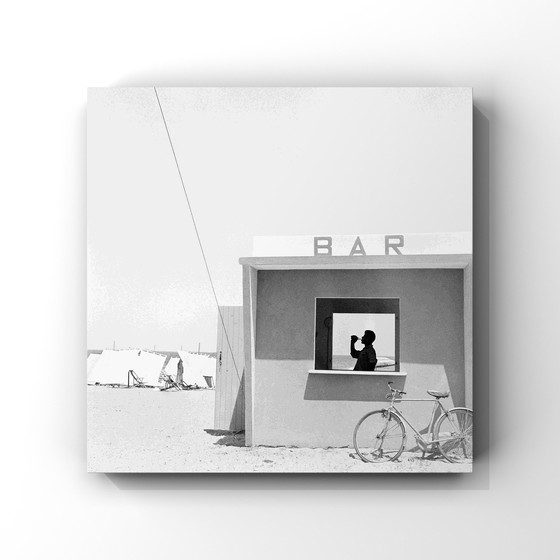 Image 1 of Piergiorgio Branzi – « Plage de Senigallia » (1957) Tirage d’art – photographie italienne du milieu du XXe siècle