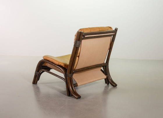 Image 1 of Poltrona lounge in bambù curvato, design brutalista di metà secolo, con rivestimento in pelle color caramello, anni '60.
