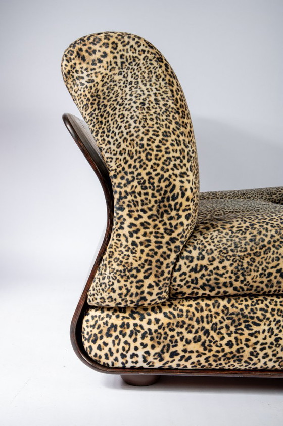 Image 1 of Sedie italiane con struttura in legno e tessuto leopardato, Italia anni '80 (2 disponibili)