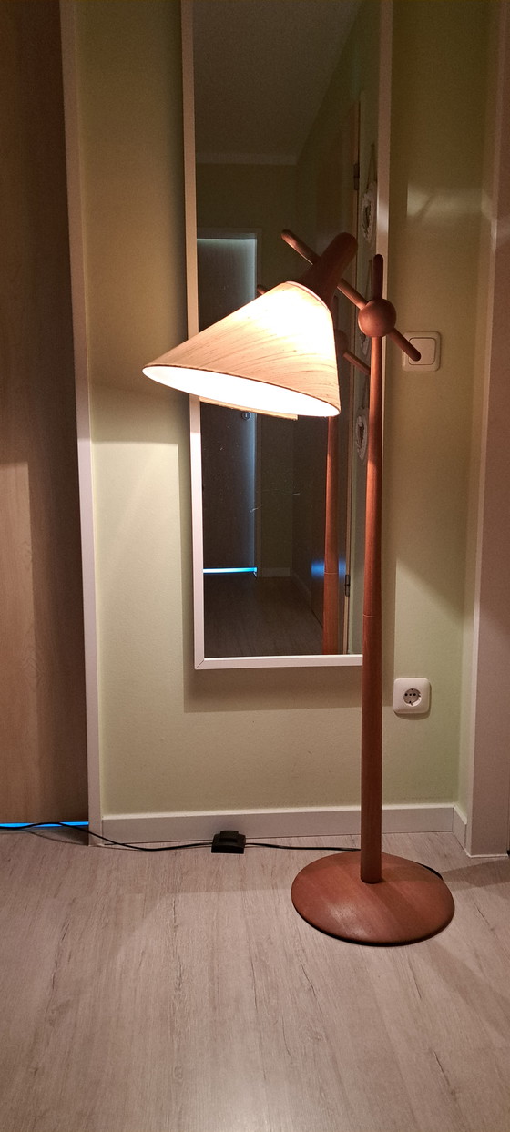 Image 1 of Lámpara de pie Dyrlund de teca – Diseño original danés de mediados de siglo