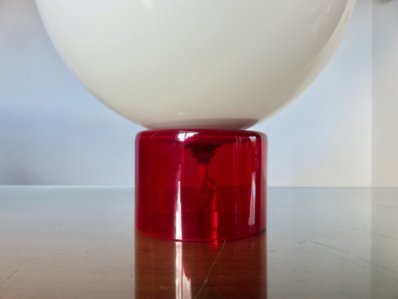 Lampada anni '70, opalina bianca e vetro traslucido rosso – Lampade da tavolo (photo 4 of 10)