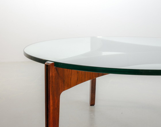 Image 1 of Table basse ronde en palissandre avec plateau en verre de Sven Ellekaer, modèle n°104 pour Christian Linneberg. Danemark, 1962