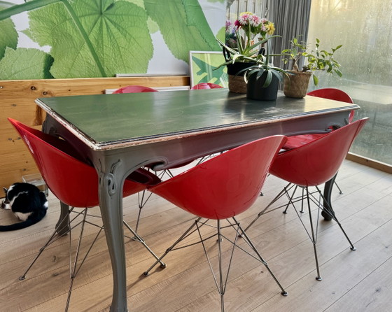 Image 1 of 6 Philppe Starck Stoelen Eros Rood Solid heel mooi
