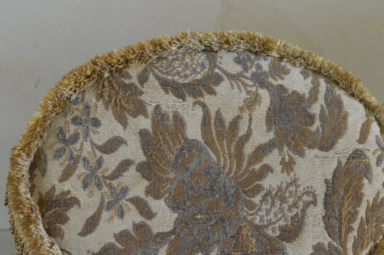 Image 1 of Reposapiés o taburete antiguo de madera