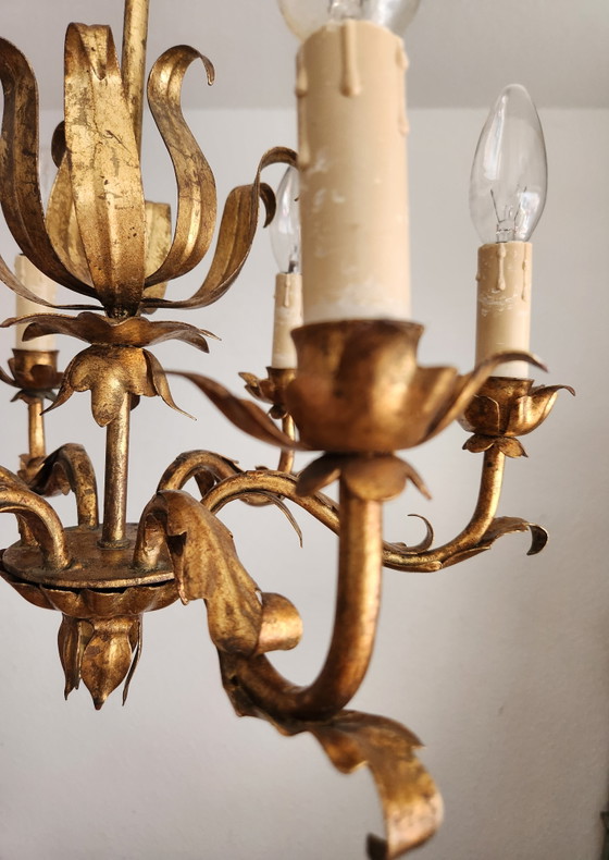 Lampadario forgiato a mano, dorato con foglia d'oro, stile Hollywood Regency, Italia. – Hans Kögl, Iron (photo 12 of 15)