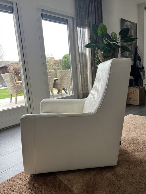 2 klassieke witte draaibare fauteuils go