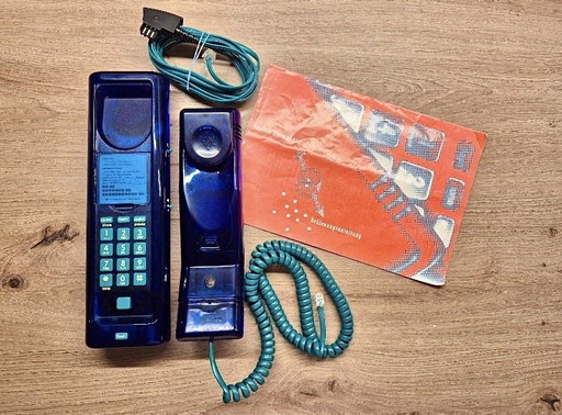 Telefono vintage Swatch Twinphone Deluxe in stile Memphis Pop Art anni '80, modello "Gutenberg".