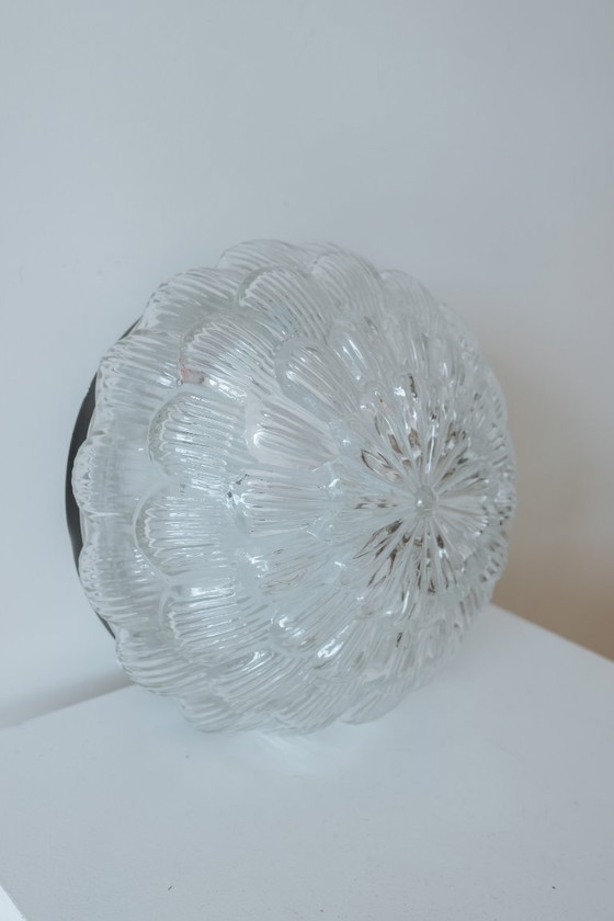 Image 1 of Lampada da soffitto vintage con fiore rotondo in vetro, anni '70
