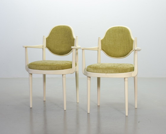 Image 1 of 2 klassieke crèmekleurige Thonet-stoelen model 644 PV met amandelgroene fluwelen bekleding van Hanno von Gustedt, jaren 60