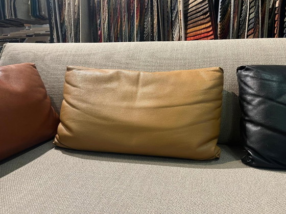 Image 1 of Design en cuir comme neuf, coussins en stock