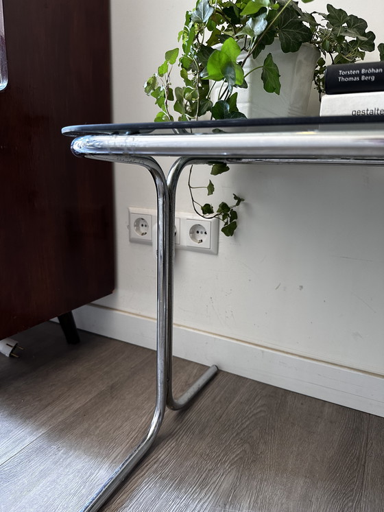 Image 1 of Mesa auxiliar estilo Bauhaus con cristal ahumado