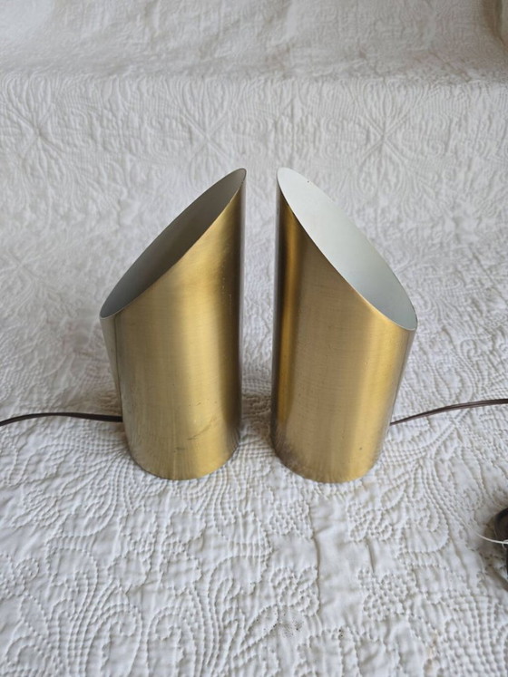 Paar Lampen, signiert Jean Perzel – zylindrisch mit schräger Öffnung – Tischlampen, Metal, Brass (photo 3 of 5)