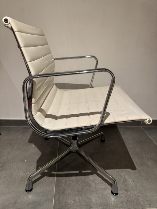 Eames Aluminium Stoel EA107 Vitra Herman Miller – vergaderstoel, Leather (photo 2 of 6)